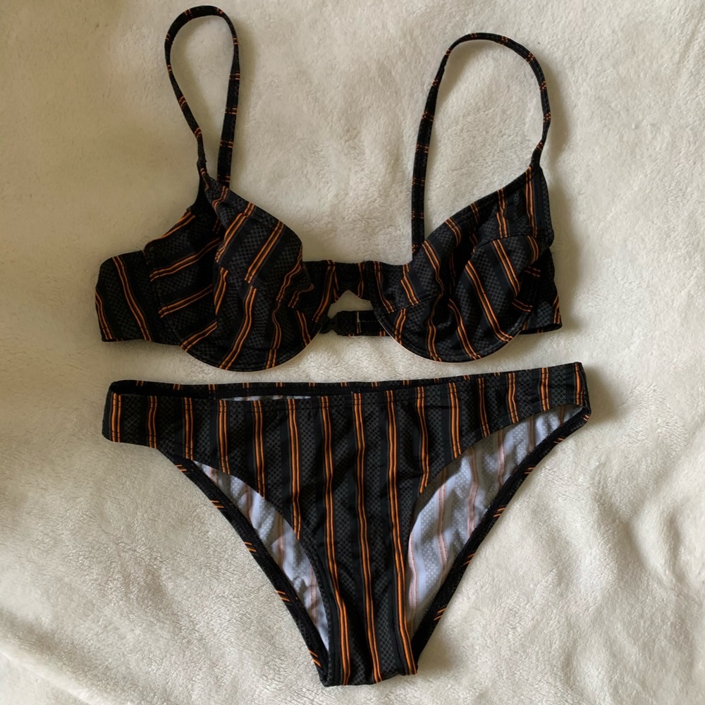 Billabong Striped Bikini set